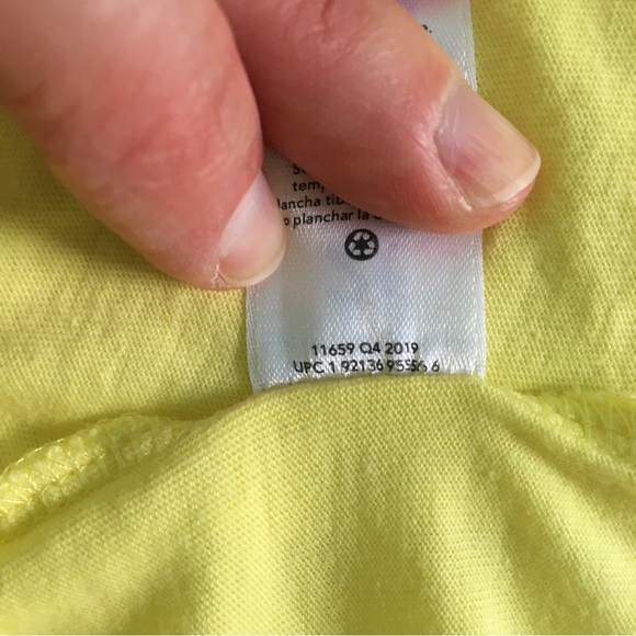 🌼 Yellow Daisy Top with Trim by Carter's 🌼 - Picture 8 of 10